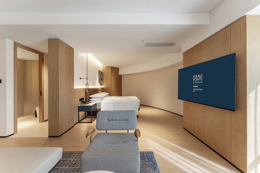Suite, 1 King Bed, City View photo 1