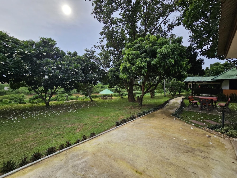 Family Shared Dormitory, River View photo 3