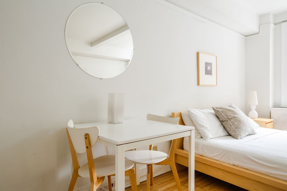 Studio, 1 Queen Bed photo 2
