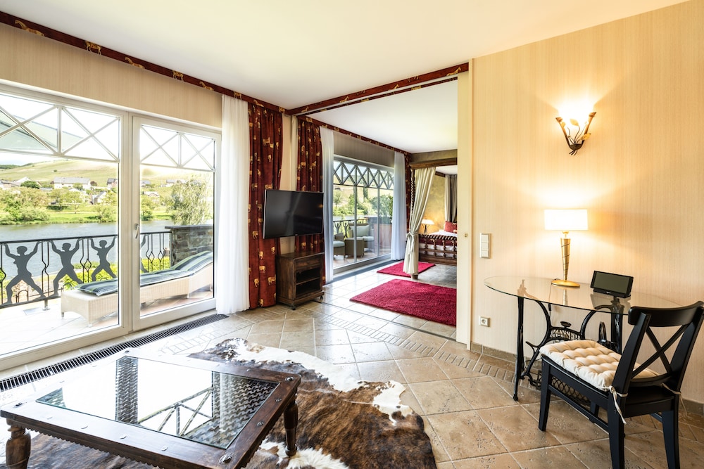 Suite - Photo 3