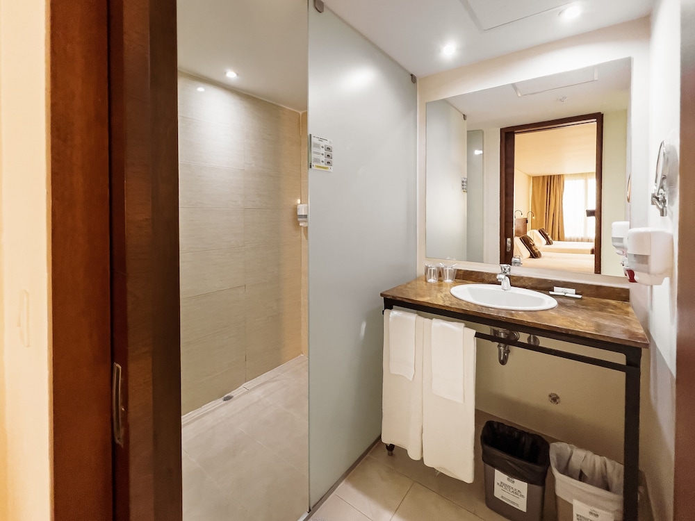 Premier Room, 2 Double Beds - Photo 5