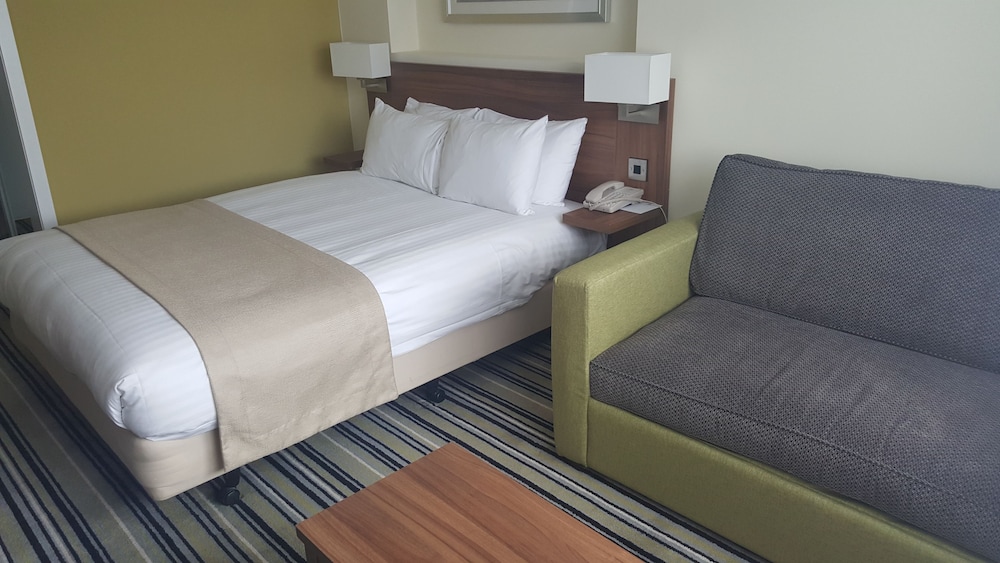 Standard Room, 1 Queen Bed with Sofa bed - Photo 2