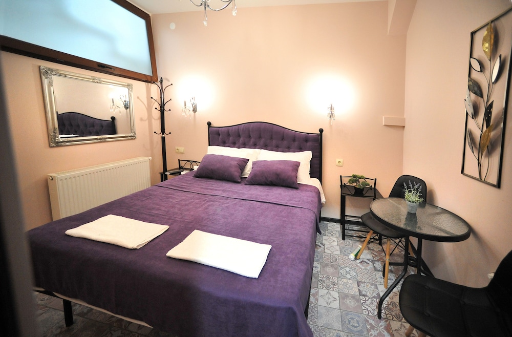 Economy Double Room, 1 Queen Bed photo 2