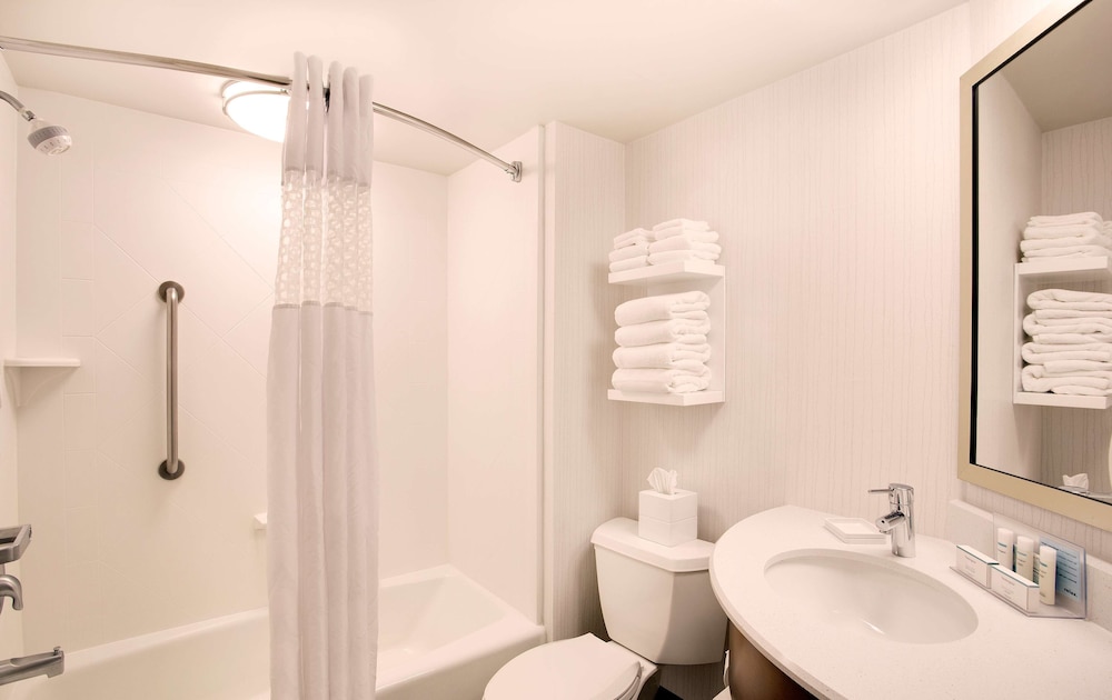 Room, 2 Queen Beds, Accessible, Poolside (Hearing) - Photo 4