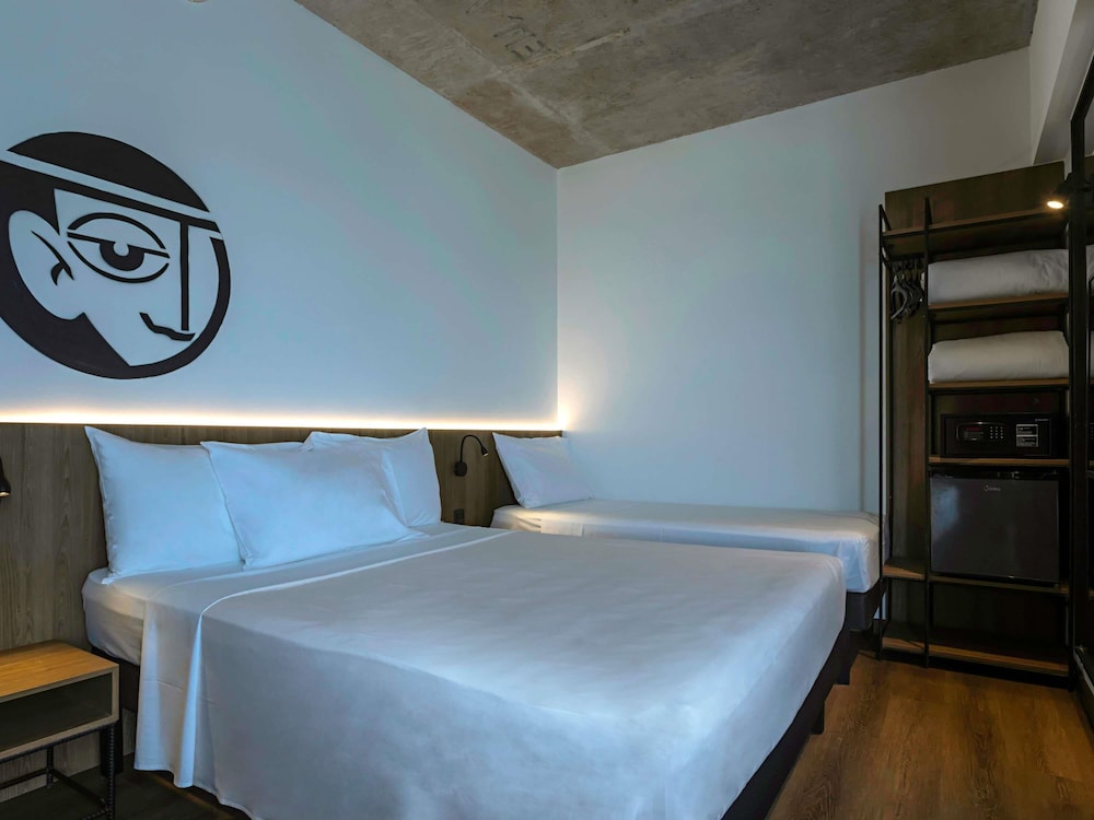 Standard Room with a side sea view (1 double bed and 1 single bed) - Photo 7
