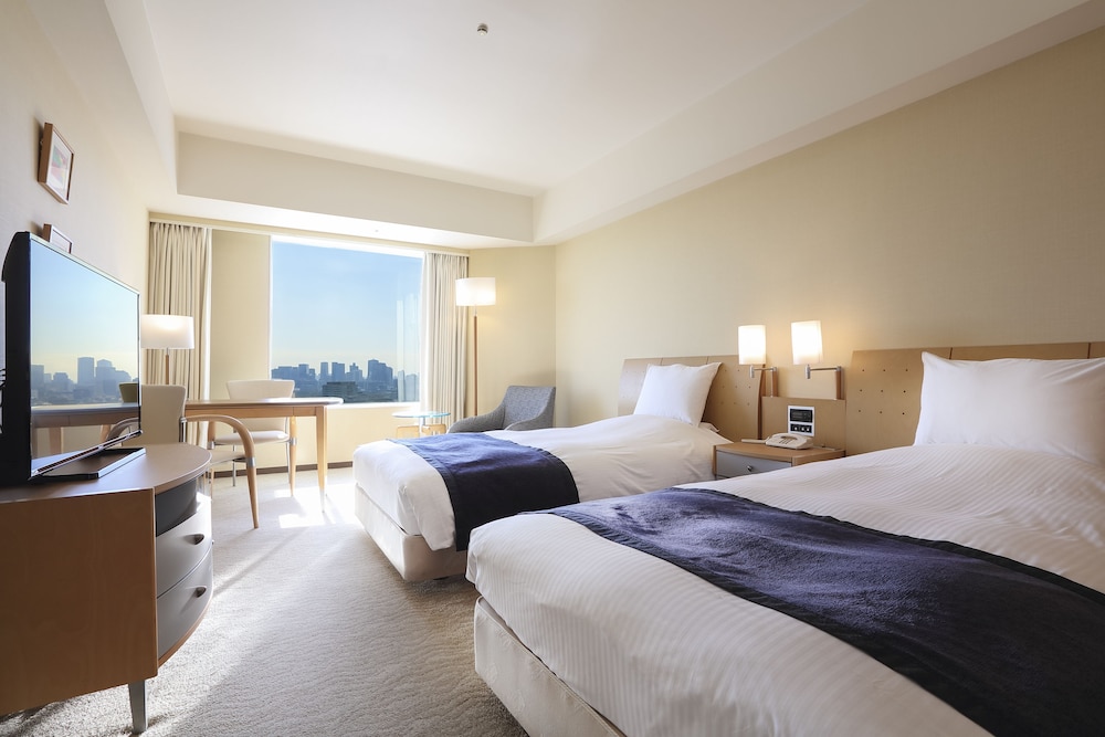 Twin Room, Smoking (23-34F)