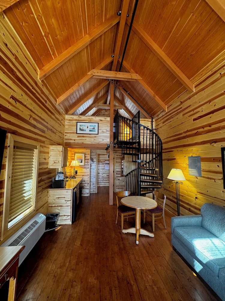 Cabins of Mackinaw, Fotografia 3