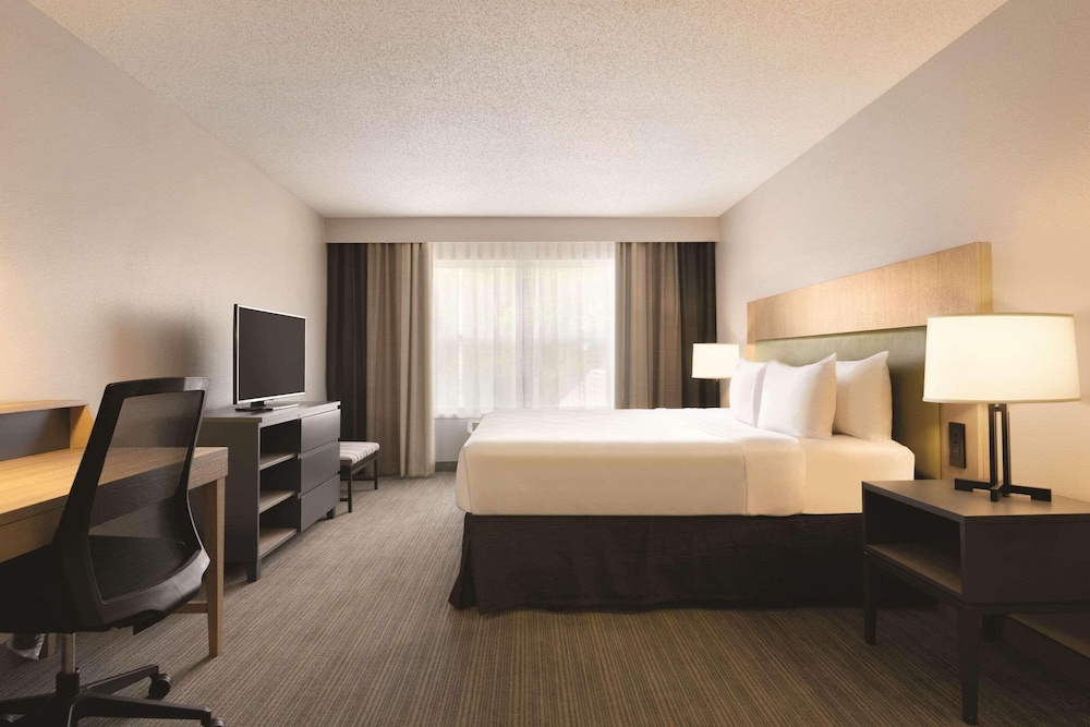 Room, 1 King Bed, Non Smoking - Photo 4