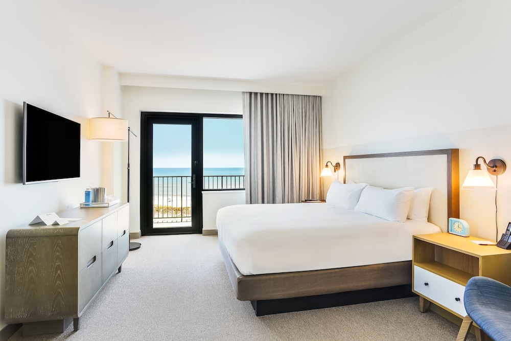 Room, 1 King Bed, Accessible, Balcony (Roll-In Shower, Gulf Front) photo 2