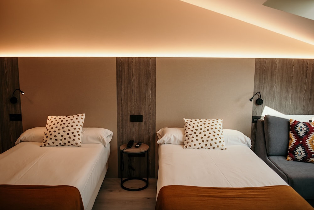 Room - Photo 6