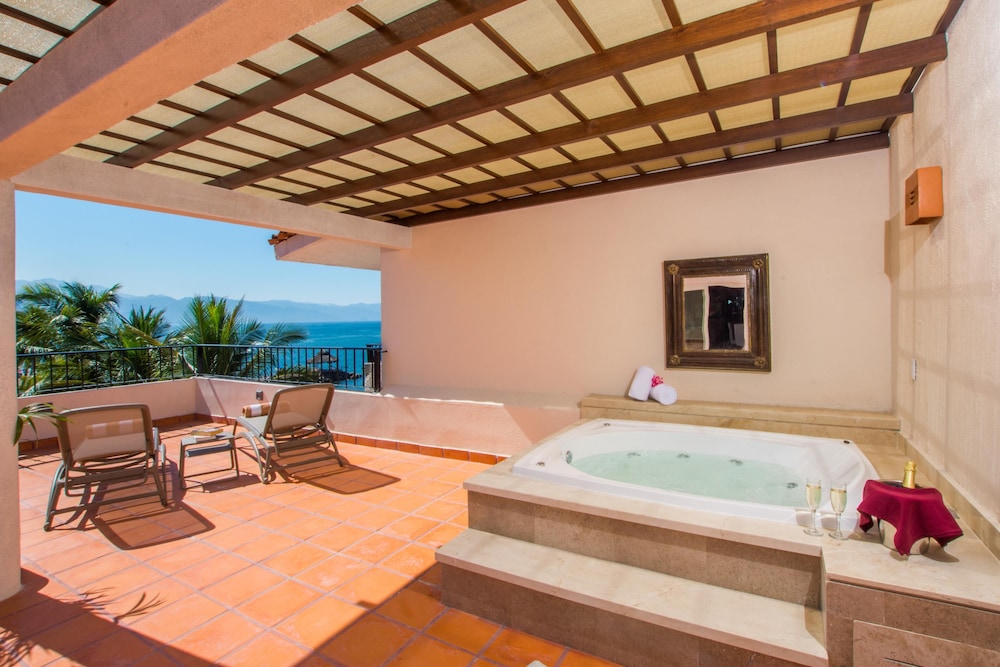 Luxury Suite photo 3