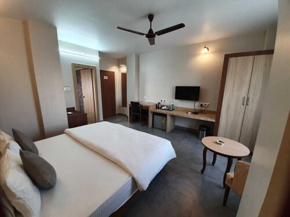 Premium Double Room, 1 Bedroom, Smoking, City View