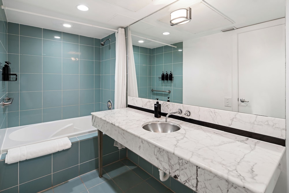 King Suite with Sofa bed - La Flora Building (Self Check-in)