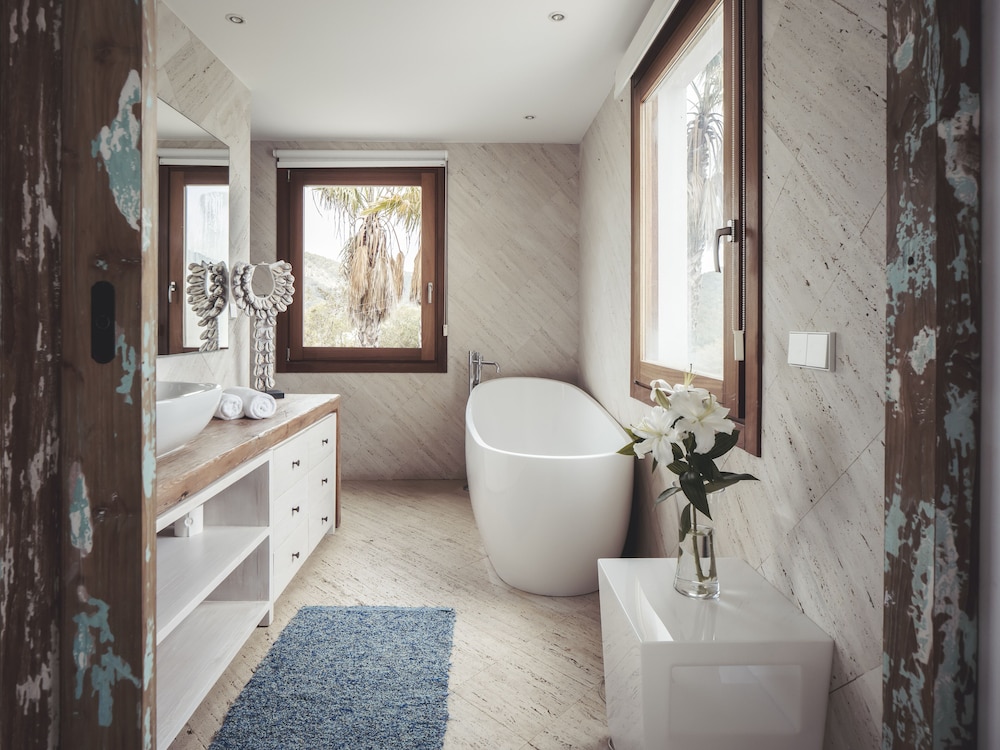 Luxury Villa, 4 Bedrooms photo 3