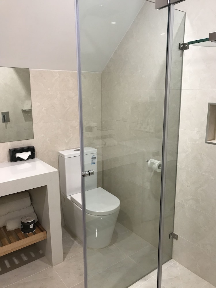 One Bedroom Apartment - Photo 2
