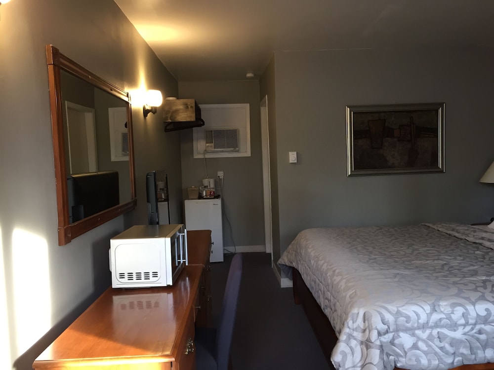 Standard Room, 1 King Bed photo 3