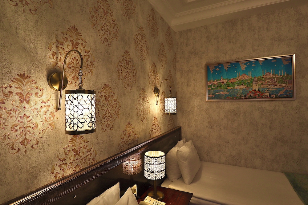 Superior Triple Room photo 3