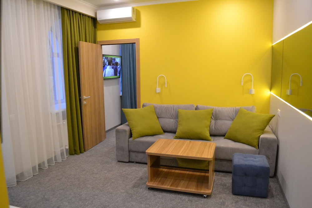 Family Suite, 1 Queen Bed with Sofa bed, Non Smoking photo 1