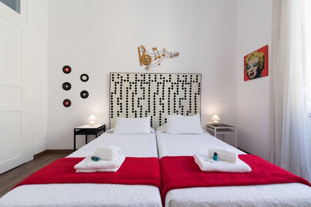Twin Room, Private Bathroom, City View photo 3