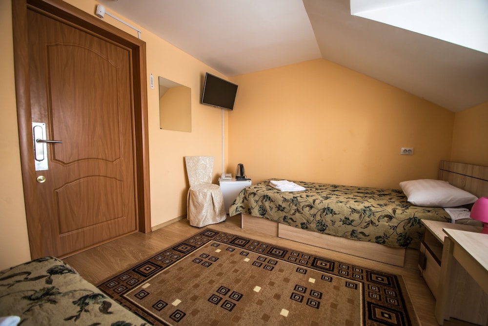 Economy Double or Twin Room, Private Bathroom photo 3