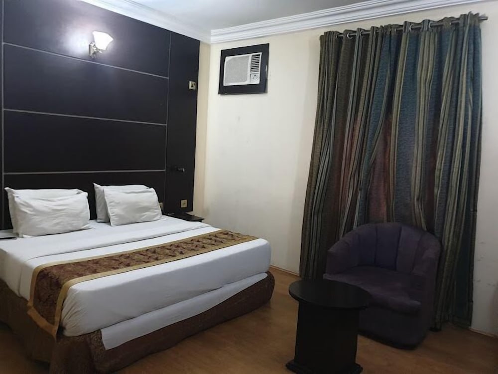 Deluxe Room, Balcony, Lake View photo 1