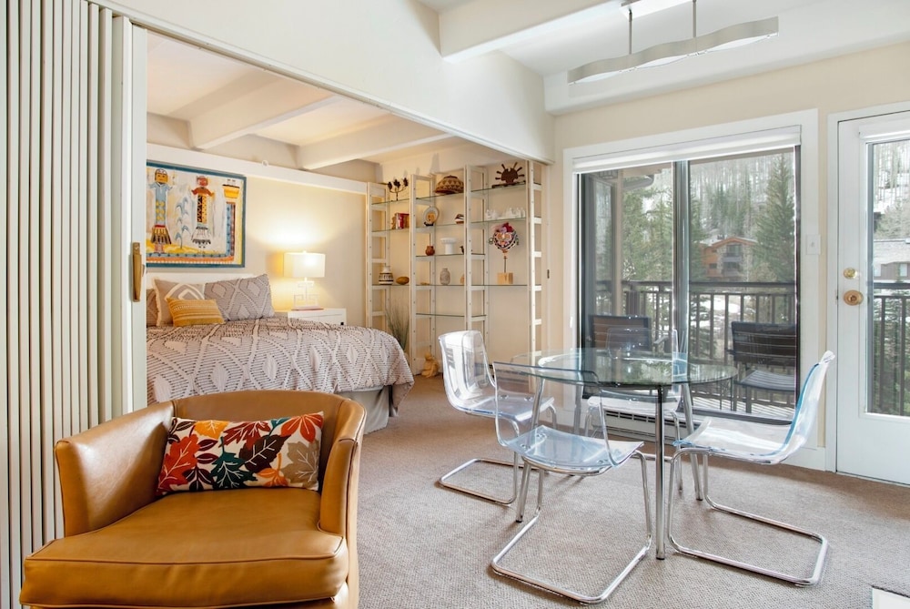 Condo (Gold) - Photo 2