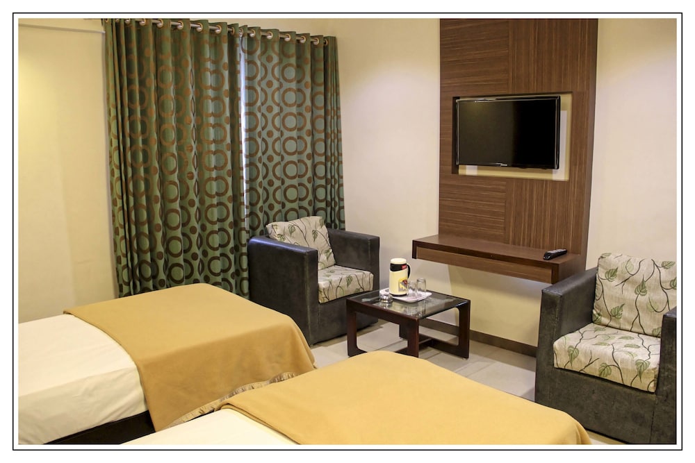 Deluxe Double or Twin Room, 1 Bedroom, Accessible, Smoking photo 2