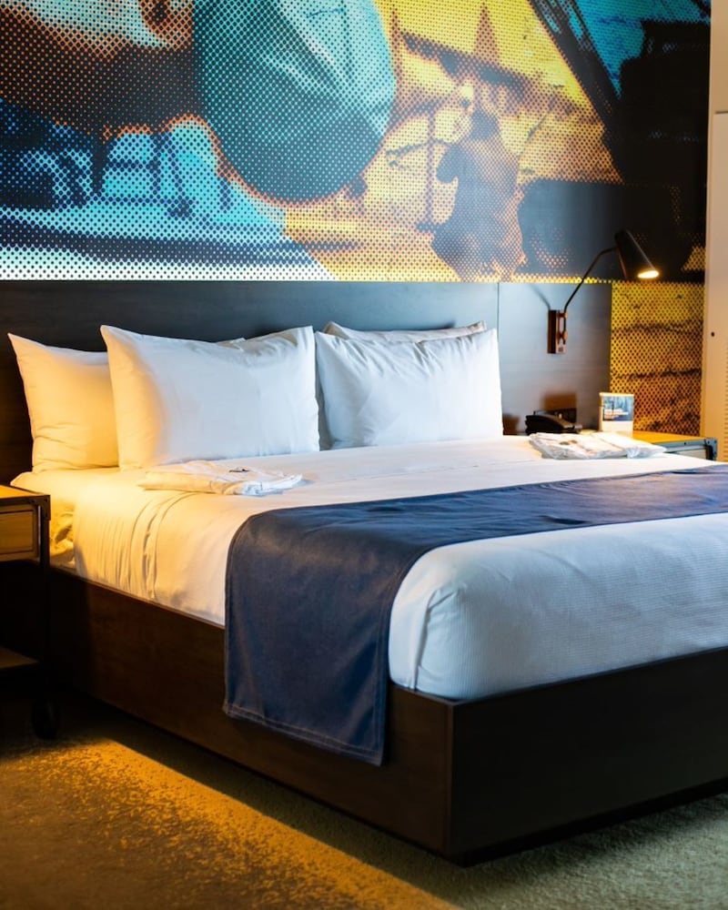 Room, 1 King Bed, Transfer Shower, Non Smoking (Communications, Transfer Shower) photo 2