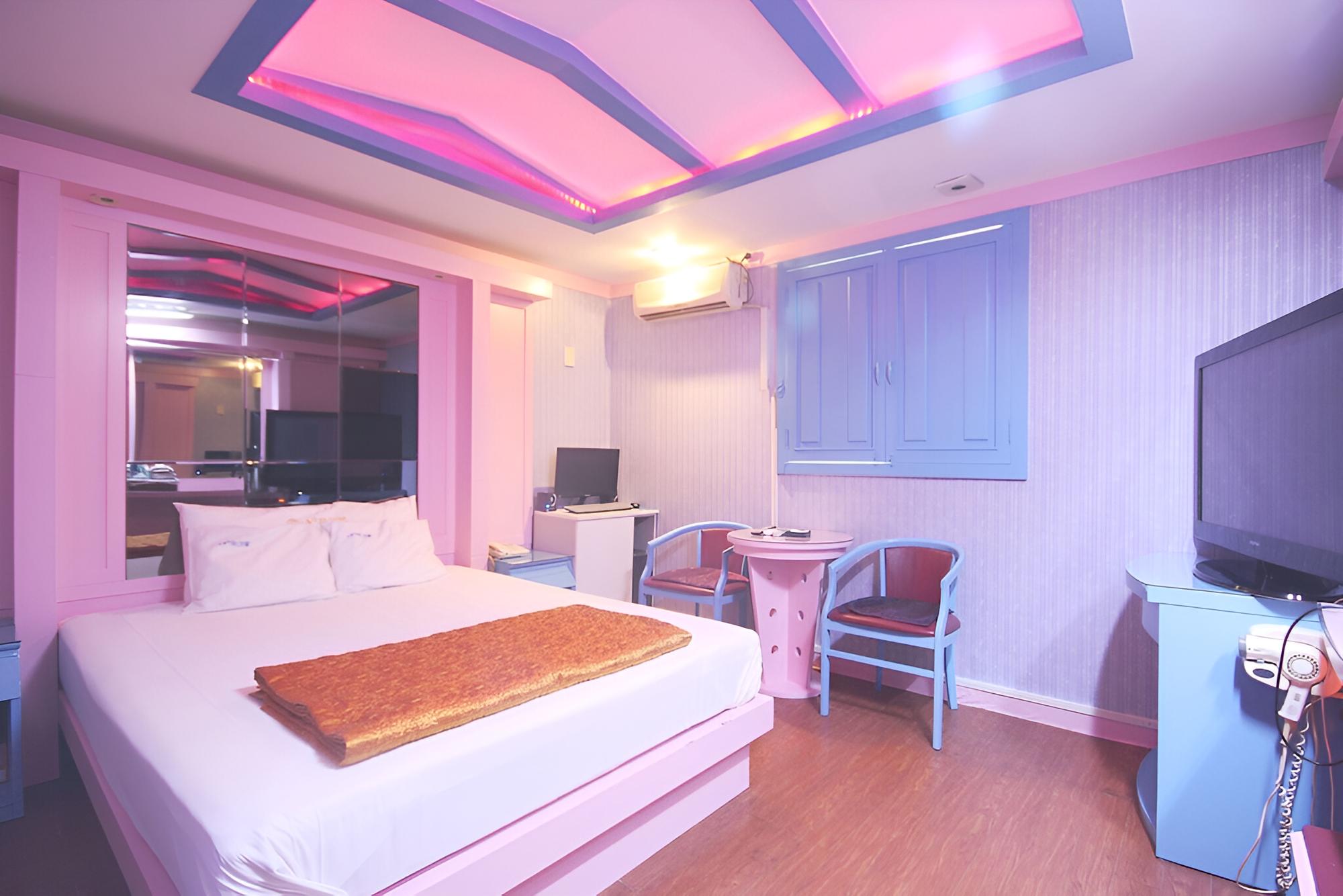 Room (Standard (PC)) photo 1