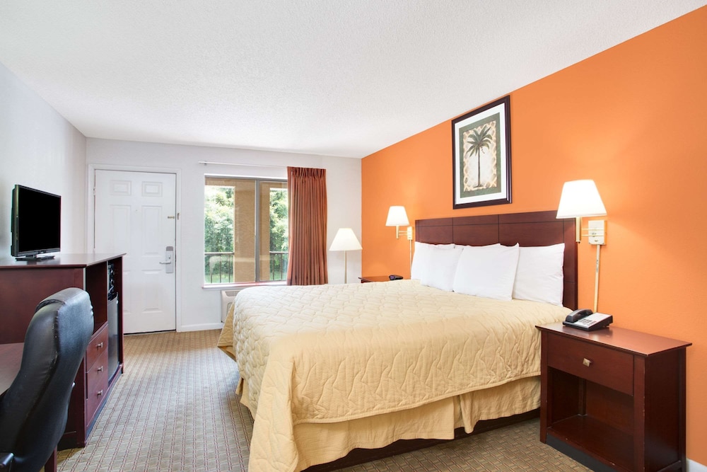 Standard Room, 1 King Bed - Photo 2