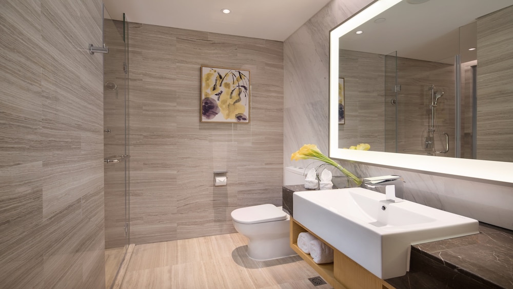 Standard Room, 1 King Bed, Lake View