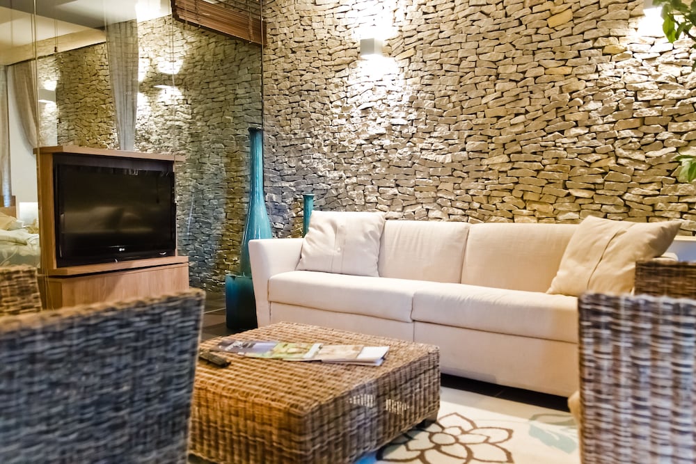 Echo Suite photo 1