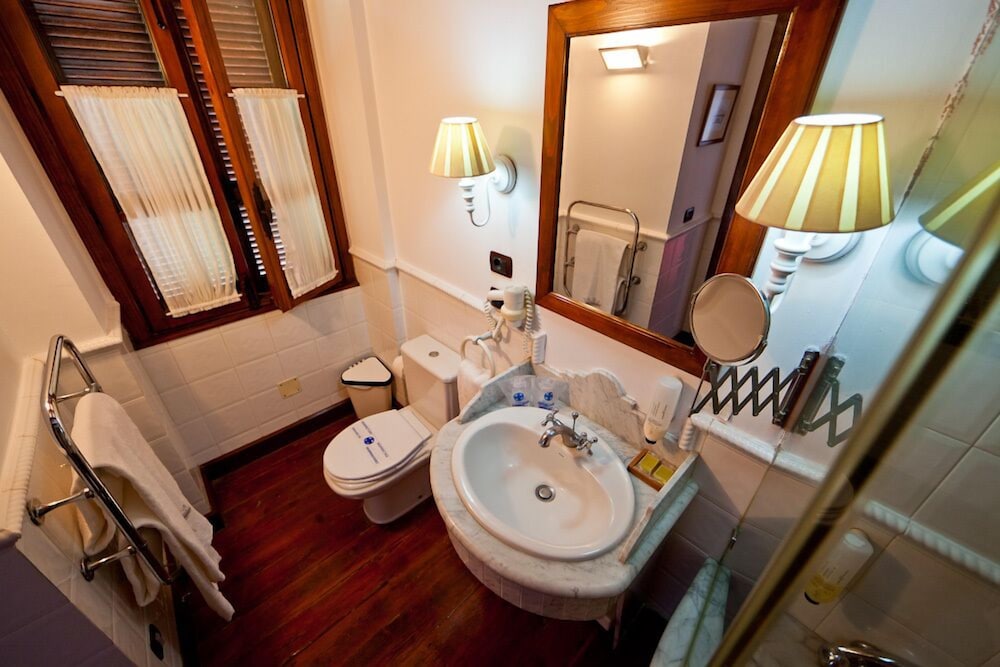 Standard Double or Twin Room photo 3