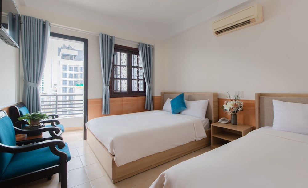 Deluxe Quadruple Room - Photo 6