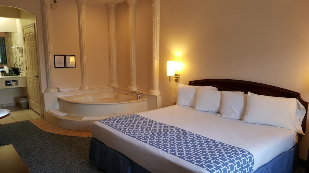 Suite, 1 King Bed, Jetted Tub photo 1