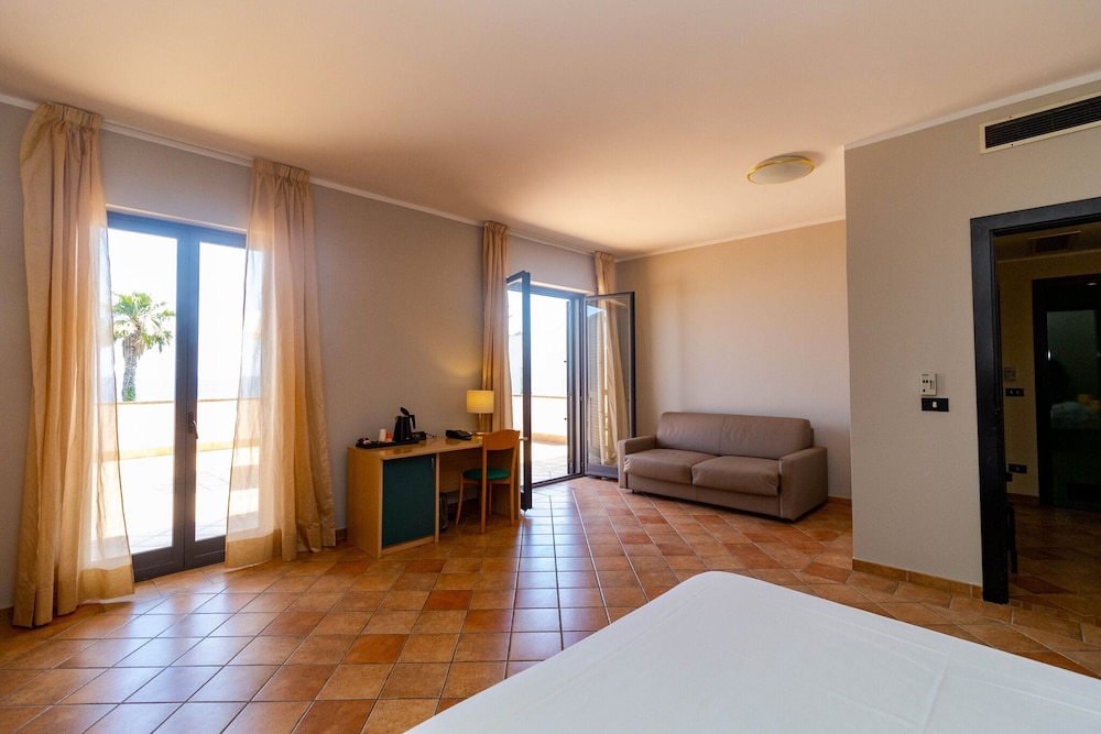Family Room, 2 Bedrooms, Terrace, Sea View photo 1
