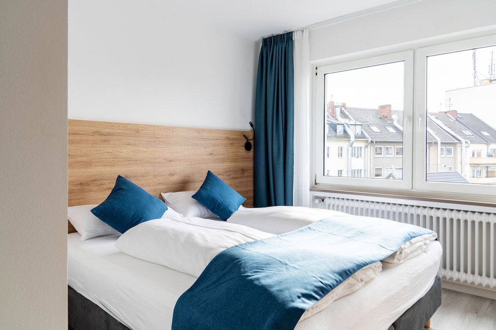 Classic Double Room, Non Smoking (201-301-401) - Photo 1