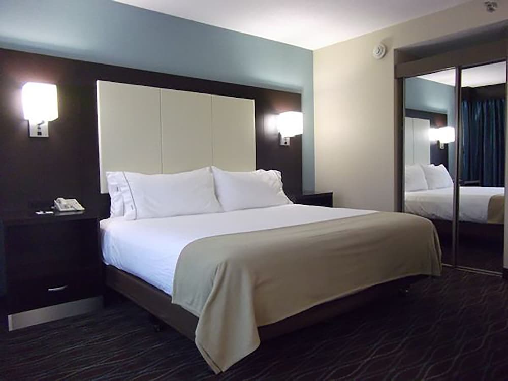 Standard Room, 1 Queen Bed, Accessible (Communications) - Photo 1