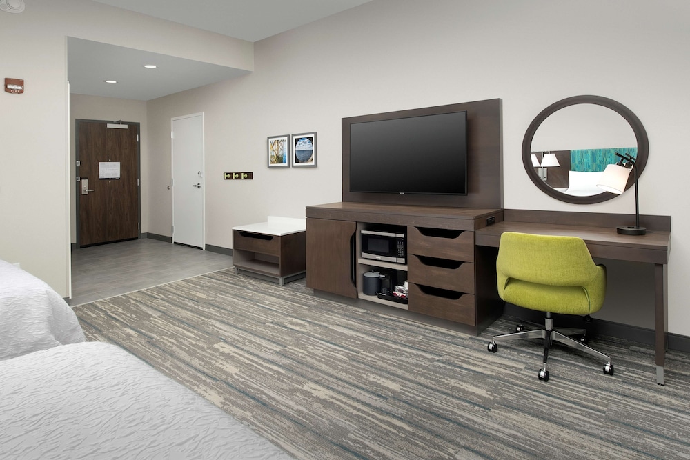 Room, 2 Queen Beds, Accessible, Bathtub - Photo 4