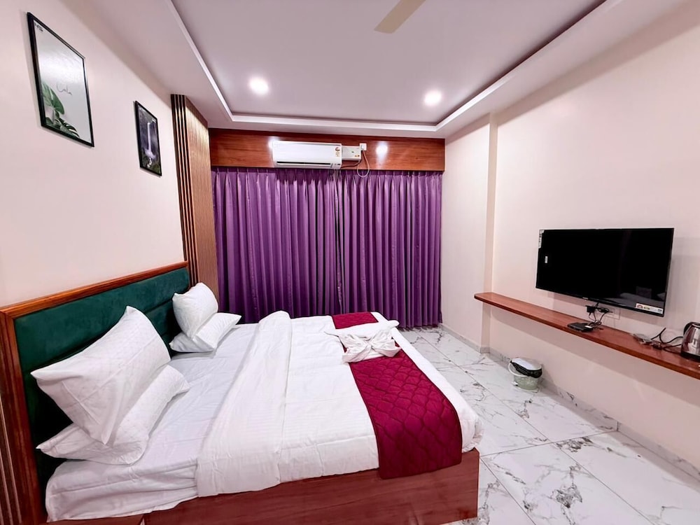 Deluxe Double Room, City View photo 3