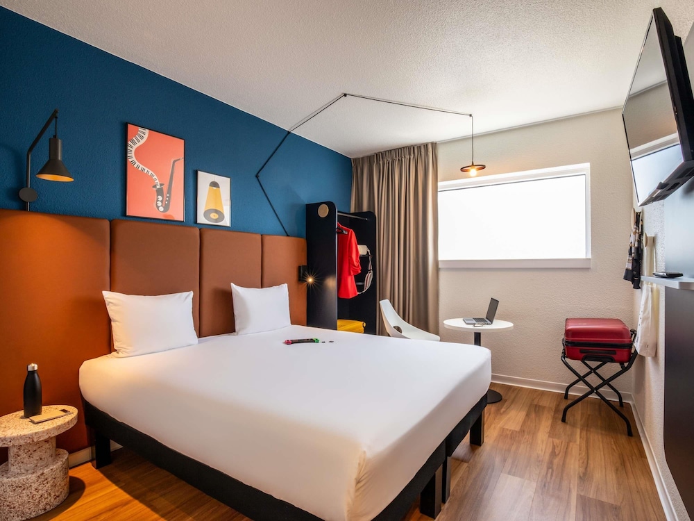 Standard Room with 3 Single Beds photo 2