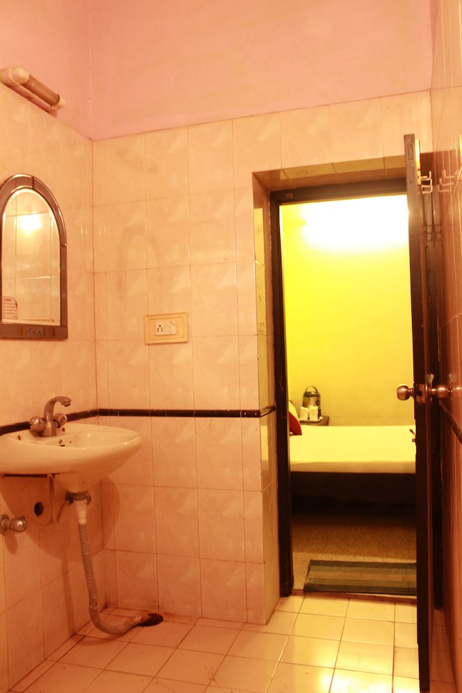 Deluxe non AC KANAK Room - Photo 5