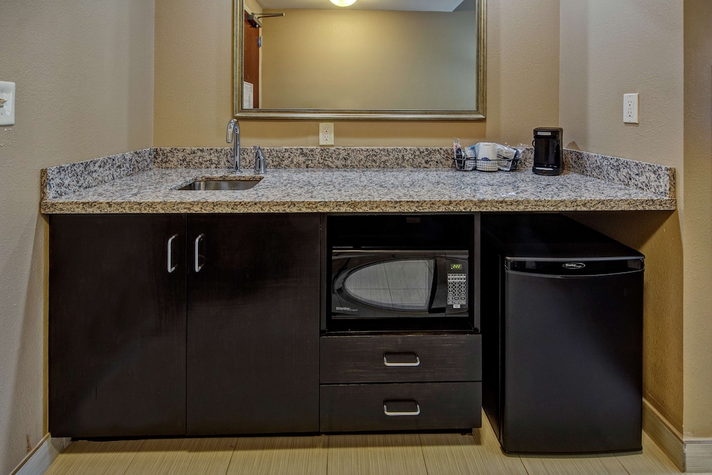 King Suite, Studio