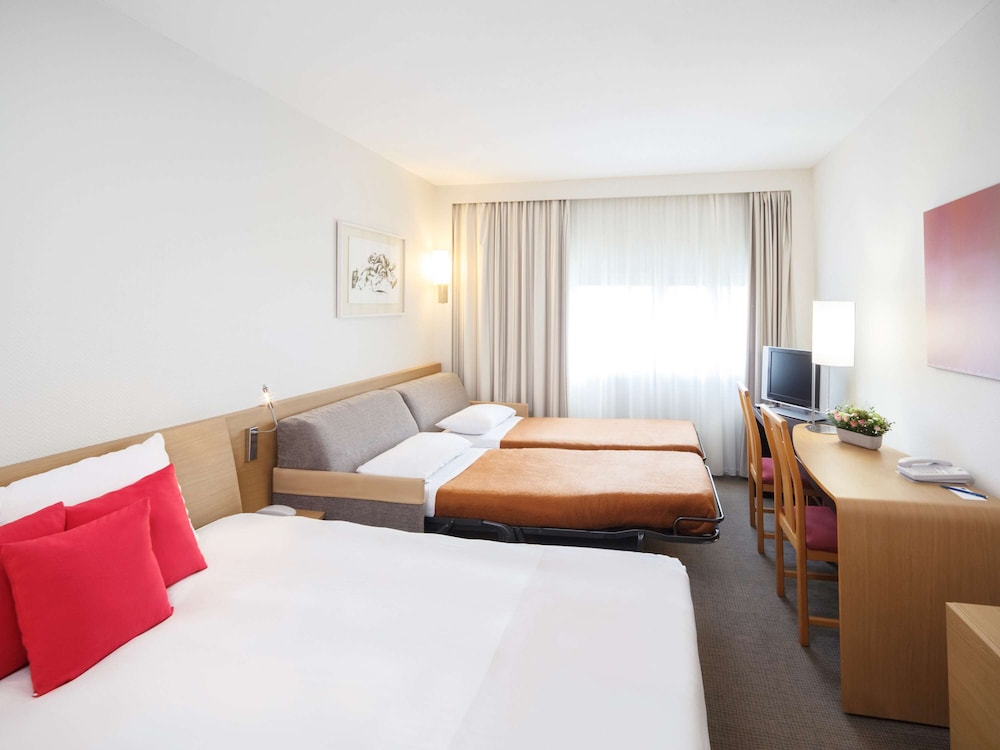 Standard Room, Multiple Beds - Photo 4
