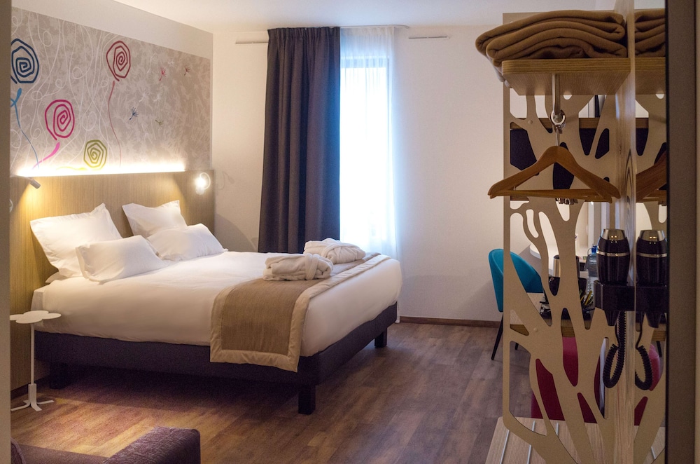 Standard Room, Multiple Beds - Photo 4