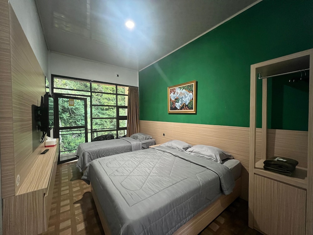 Deluxe Suite Room, 1 King Bed + 1 Single Bed