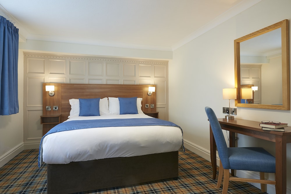 Suite (Feature) - Photo 1