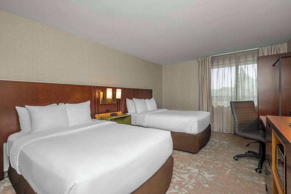 Room, 2 Queen Beds, Non Smoking, Top Floor No Pets - Photo 7