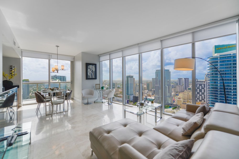 Luxury Condo photo 2