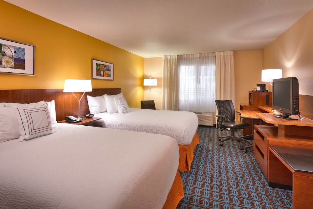 Room, 2 Queen Beds - Photo 3